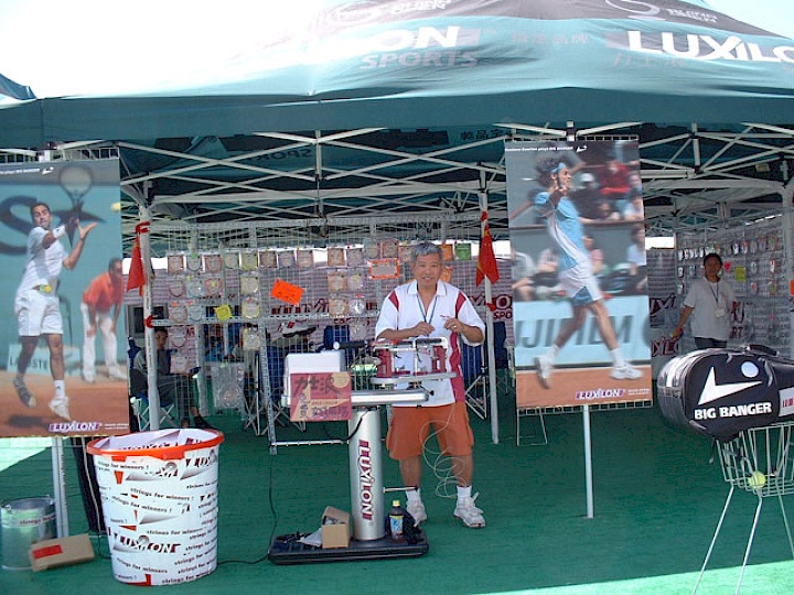 Stringing Demonstration on the Luxilon Stand